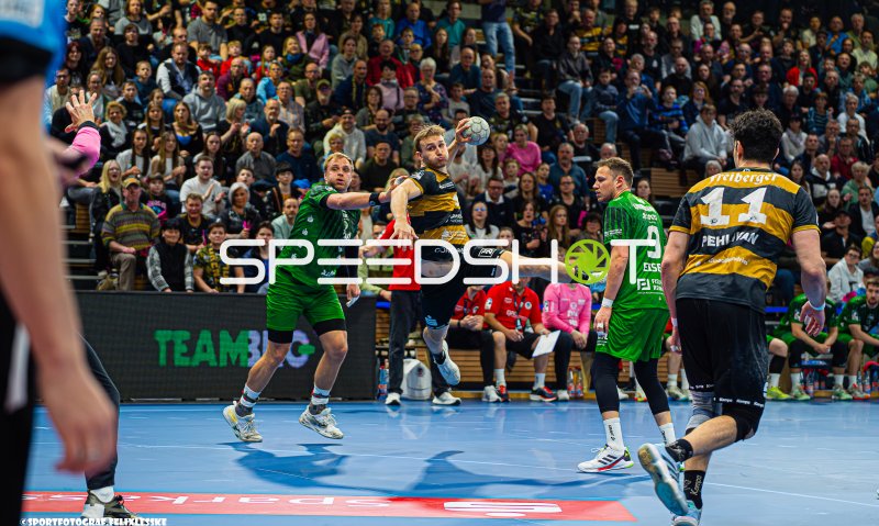 Frederic Stuber (#2; Die Eulen Ludwigshafen) beim Sprungwurf