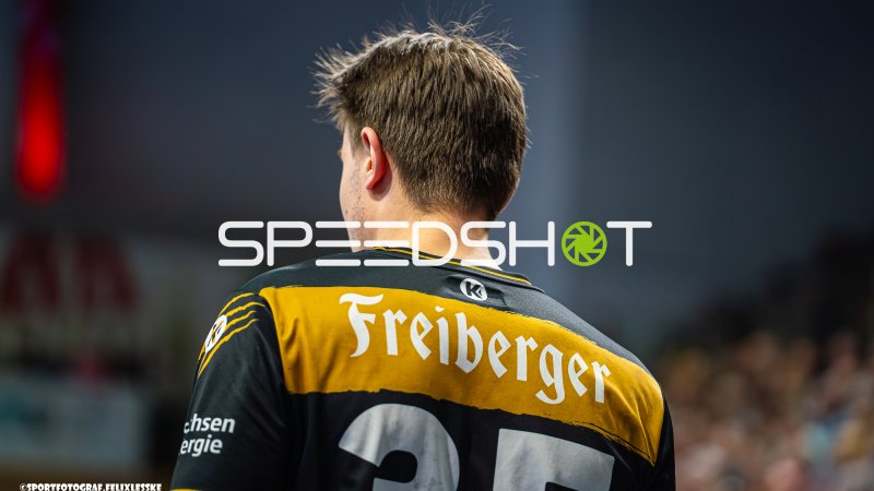 HC Elbflorenz Dresden – Spieler mit Freiberger-Sponsoring von hinten