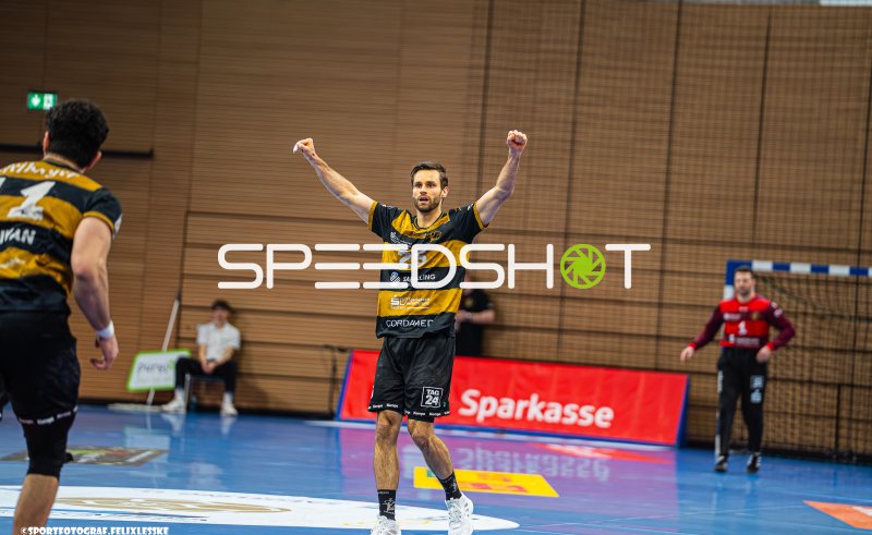 Sebastian Gress (#25; HC Elbflorenz Dresden) bejubelt Treffer