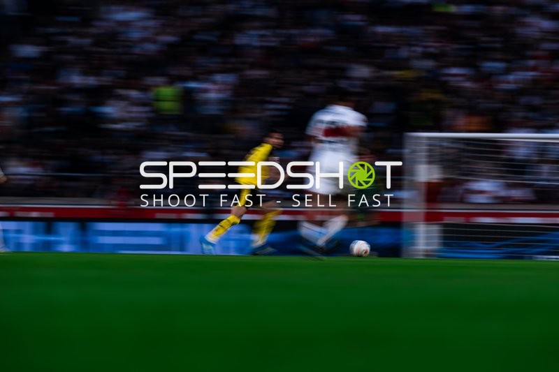 Spielszene mit Ball am Tor