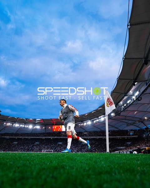 Spieler Bilal El Khannouss (11; VfB Stuttgart) am Eckfahnenbereich