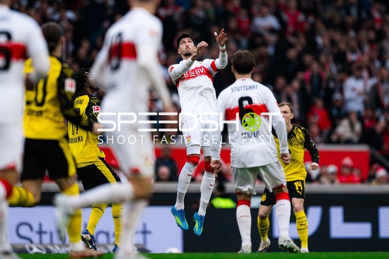 Ballkampf zwischen VfB Stuttgart und Borussia Dortmund