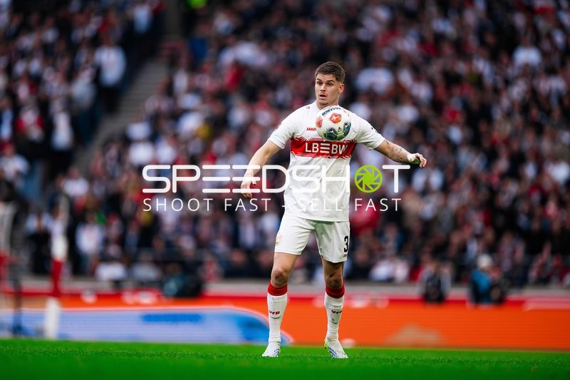 Ballkontrolle von Ramon Hendriks (3; VfB Stuttgart)