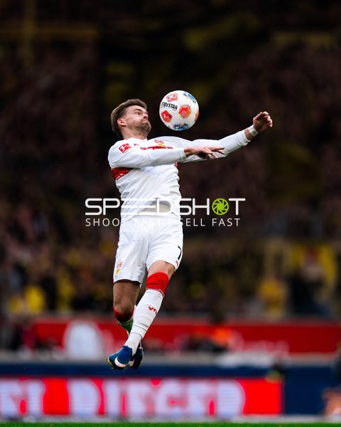 Kopfball Aktion Maximilian Mittelstädt (7; VfB Stuttgart)