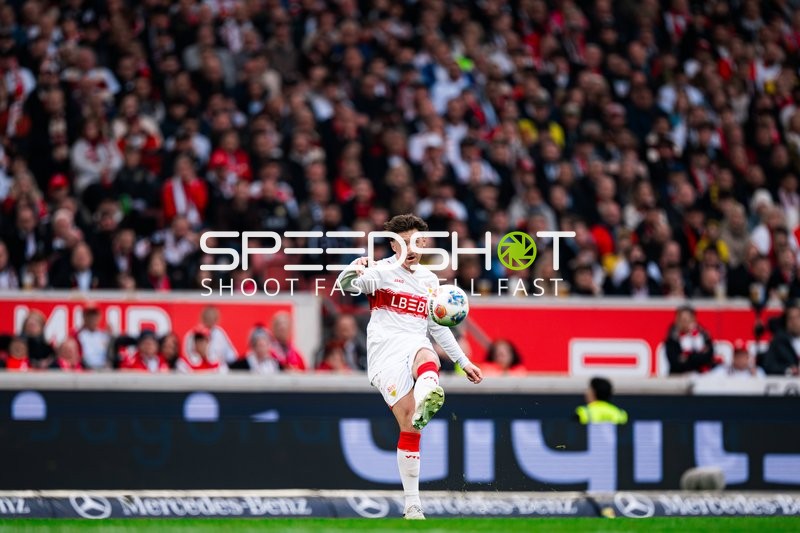 Schuss von Angelo Stiller (6; VfB Stuttgart)