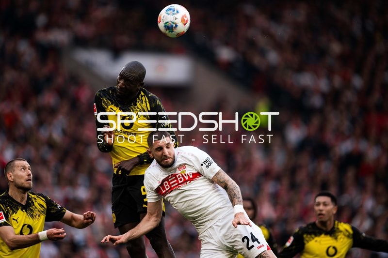 Kopfball-Duell im Spiel