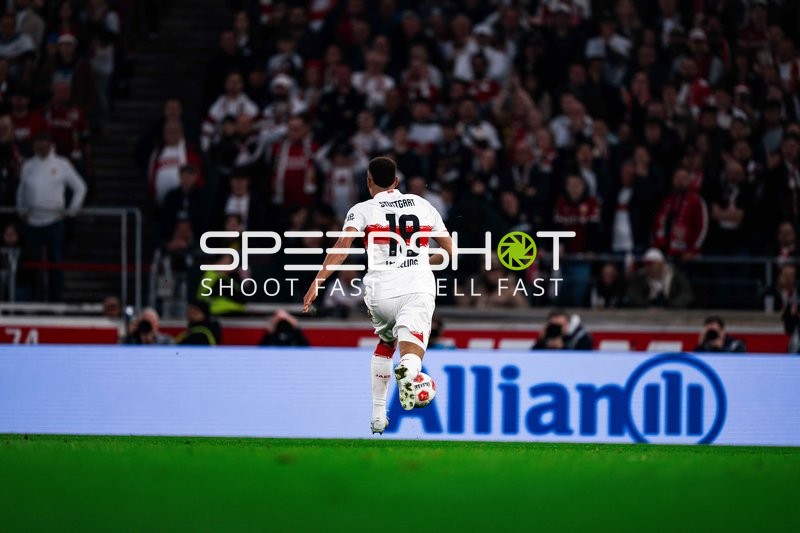 Spieler Jamie Leweling (18; VfB Stuttgart) in Aktion