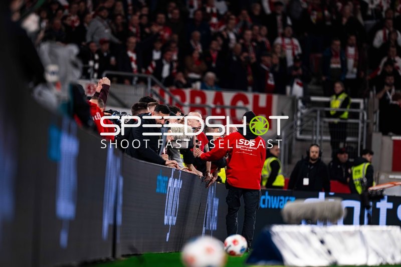 Sicherheitsdienst am Spielfeldrand