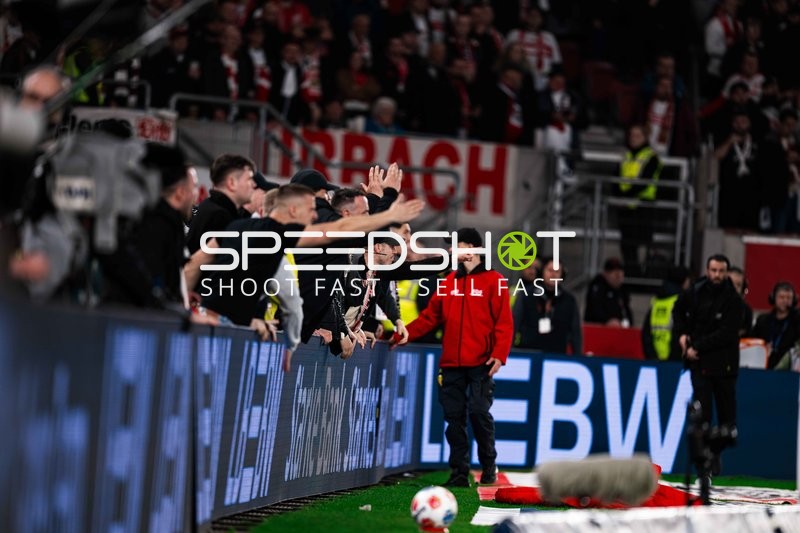 Personen an Seitenlinie