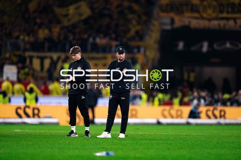 Trainer auf dem Spielfeld