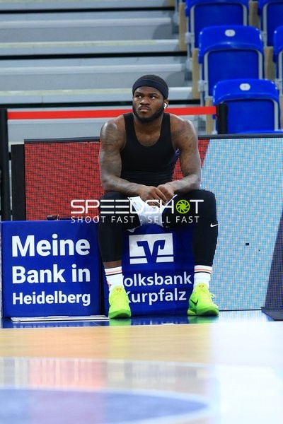TJ Crockett Jr. (0; Rostock Seawolves) am Spielfeldrand