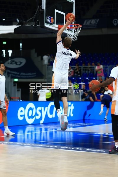 Dunk von Mika Freitag (7; Rostock Seawolves) im SNP-Dome
