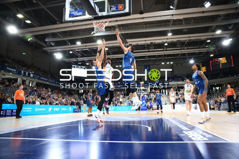 Defense Ryan Mikesell (33, MLP Academics Heidelberg) und Paul Zipser (9, MLP Academics Heidelberg)