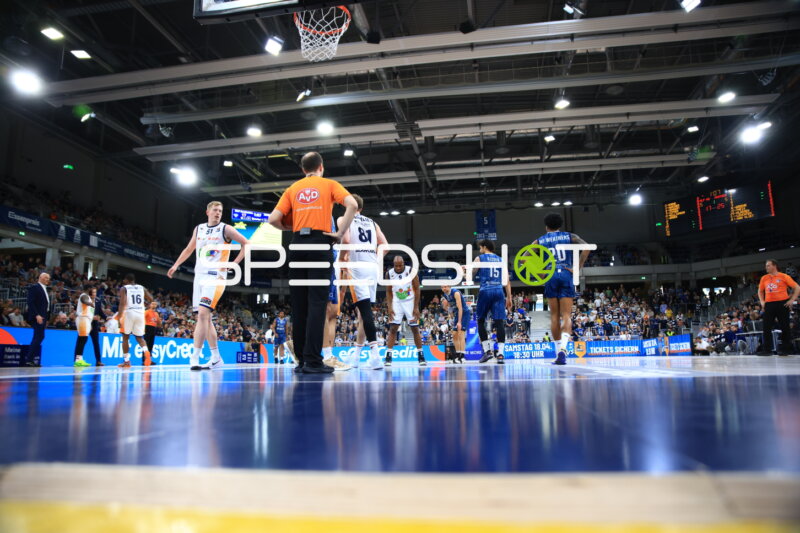 Bent Leuchten (51; Rostock Seawolves) am Spielfeldrand