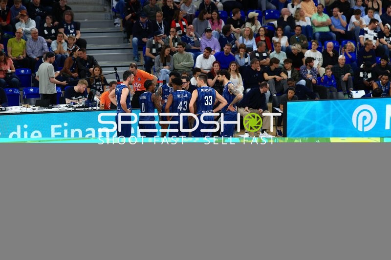 Timeout mit Julianna Stoika (831; MLP Academics Heidelberg) und Teamkollegen