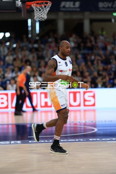 Spieler DeAndre Lansdowne (9; Rostock Seawolves) in Aktion