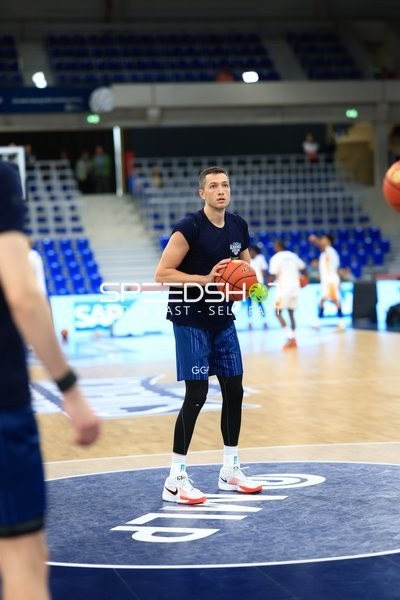 Basketball-Szene mit Ryan Mikesell (33; MLP Academics Heidelberg)