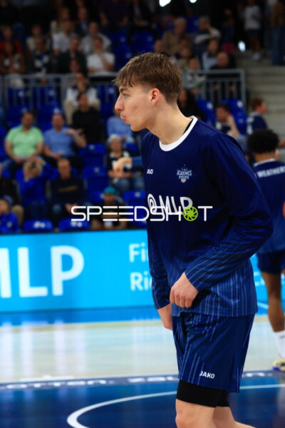 Spieler von 95 beim Aufwärmen