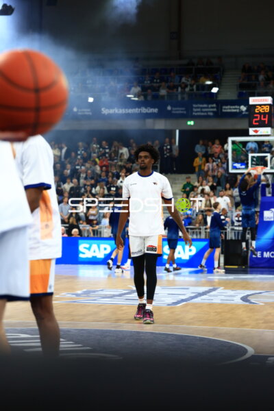 Basketball-Szene mit Kassim Nicholson (8; Rostock Seawolves)