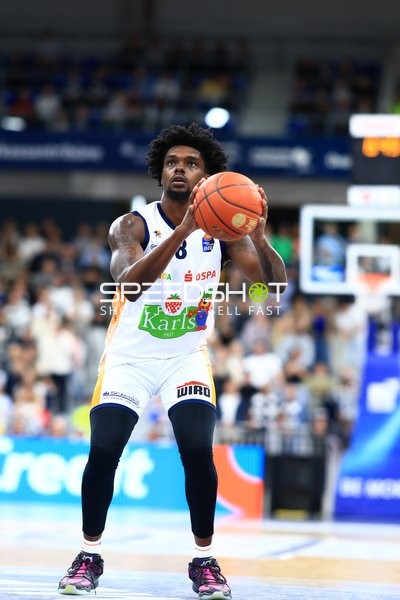 Wurfvorbereitung von Kassim Nicholson (8; Rostock Seawolves)