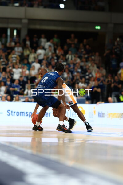 Basketball-Spielszene mit Ballbesitz