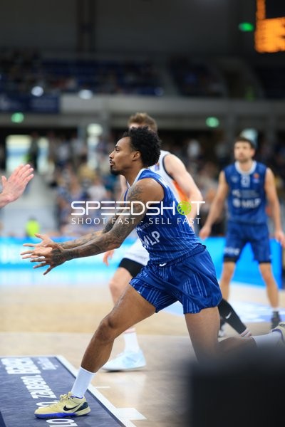 Passannahme von Niklas Würzner (2; MLP Academics Heidelberg)