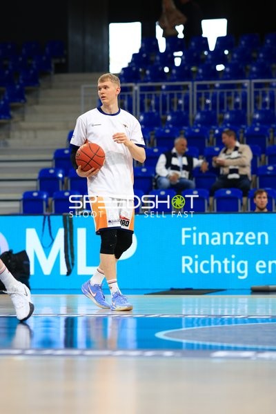 Dribbling von Łukasz Kolenda (10; Rostock Seawolves)