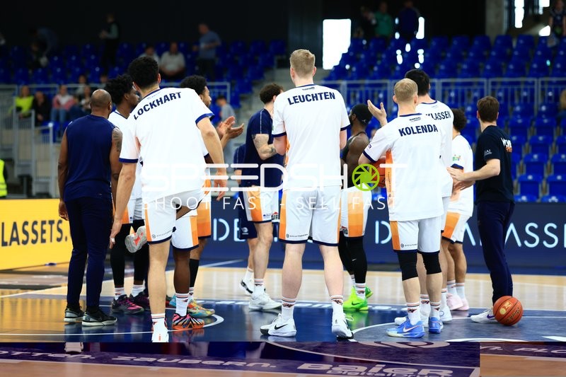 Aufwärmen mit Dominic Lockhart (3; Rostock Seawolves), Bent Leuchten (51; Rostock Seawolves) und Łukasz Kolenda (10; Rostock Seawolves)