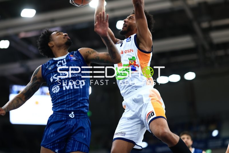 Korbleger von D'Shawn Schwartz (5; Rostock Seawolves) gegen MLP Academics Heidelberg