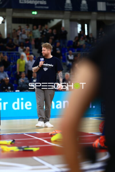 Moderation auf dem Spielfeld