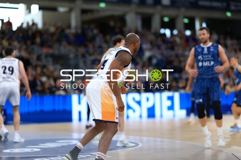 Basketball mit Paul Zipser (9; MLP Academics Heidelberg)