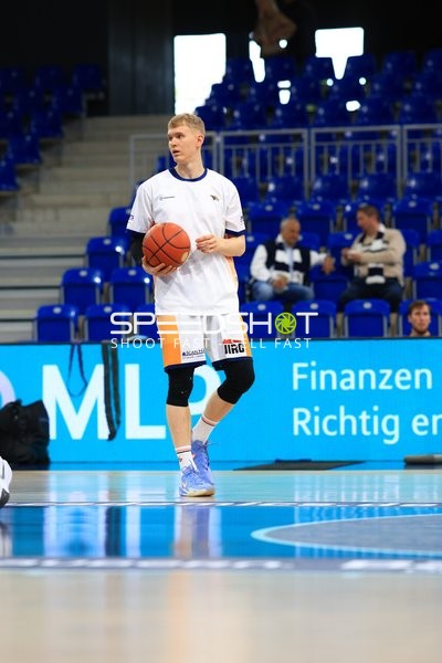 Dribbling von Łukasz Kolenda (10; Rostock Seawolves)
