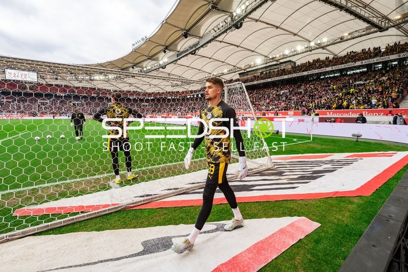 Torwart Alexander Meyer (33; Borussia Dortmund) in Aktion