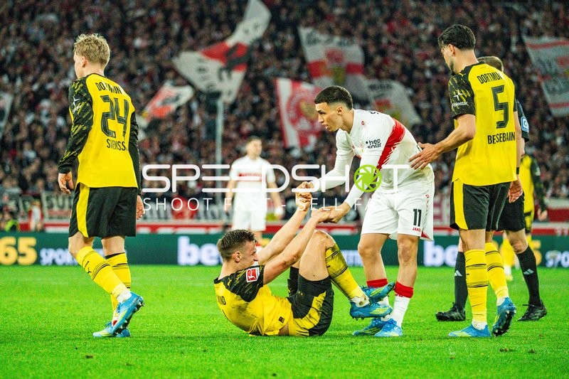 Daniel jonathan Svensson #24 (BVB), Nico Schlotterbeck #4, Bilal El Khannouss #11 (VfB), Rami Bensebaini #5 (BVB)