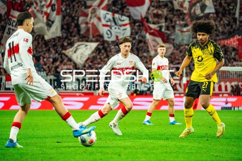 Bilal El Khannouss #11 (VfB), Angelo Stiller #6 (VfB), Karim Adeyemi #27 (BVB)