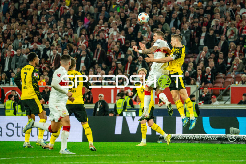 Julian Chabot #24(VfB), Nico Schlotterbeck #4