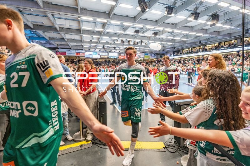 Szene mit Ole Pregler (23; Frisch Auf Göppingen) und Julian Buchele (1; Frisch Auf Göppingen)