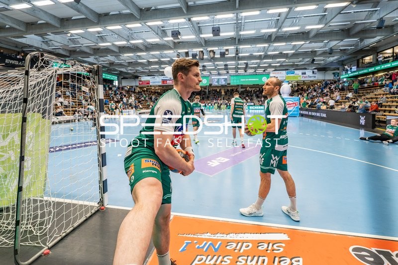 Szene mit David Schmidt (77; Frisch Auf Göppingen) und Marcel Schiller (24; Frisch Auf Göppingen)