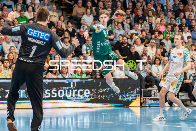 Franko Lastro #28 (Göppingen), Sergey Hernandez Ferrer #1 (Magdeburg)