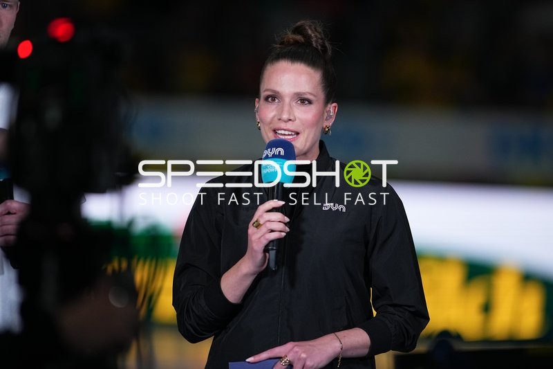 Szene mit Lea Rostek (502; TV & Medien)