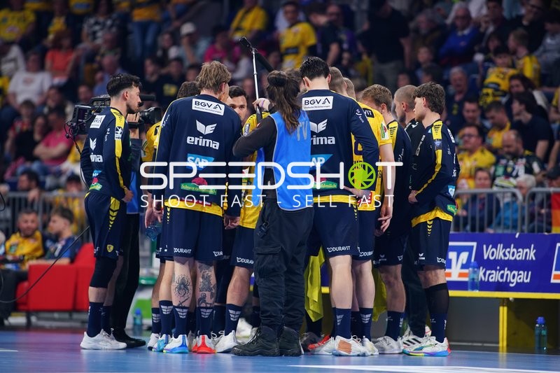 Szene mit Benjamin Buric (1; SG Flensburg Handewitt) und Patrick Groetzki (24; Rhein Neckar Löwen)