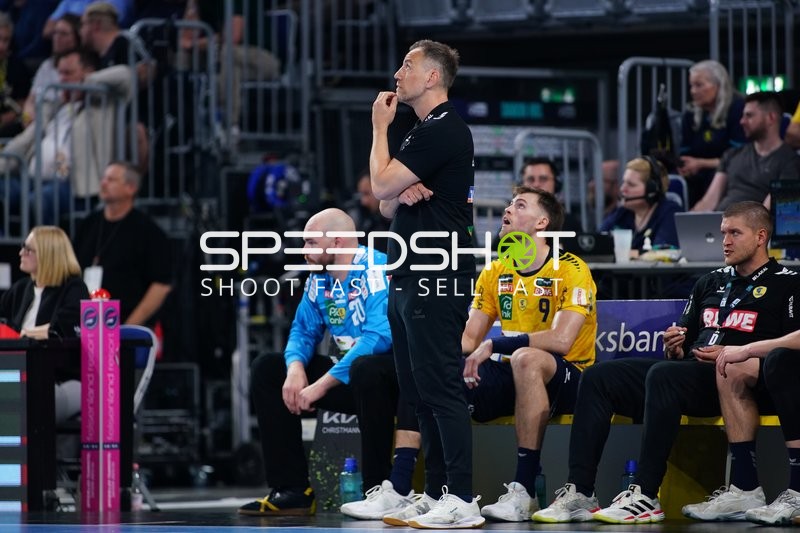 Szene mit Maik Machulla (999; Rhein Neckar Löwen) und Steven Plucnar Jacobsen (9; Rhein Neckar Löwen)