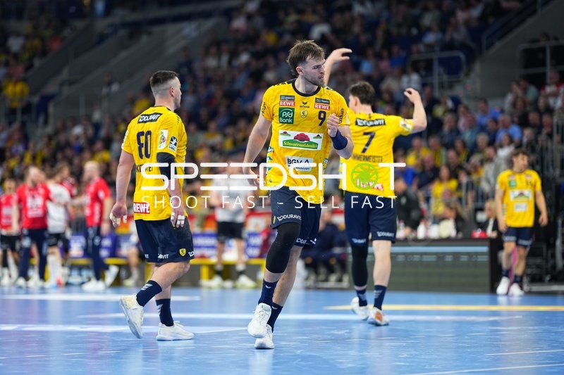 Szene mit Steven Plucnar Jacobsen (9; Rhein Neckar Löwen) und David More (15; Rhein Neckar Löwen)