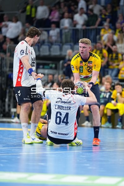 Szene mit David More (15; Rhein Neckar Löwen), Haukur Thrastarson (25; Rhein Neckar Löwen) und Tim Nothdurft (28; Rhein Neckar Löwen)