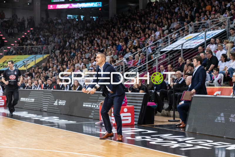Trainer Marko Stankovic (999; Telekom Baskets Bonn) am Spielfeldrand