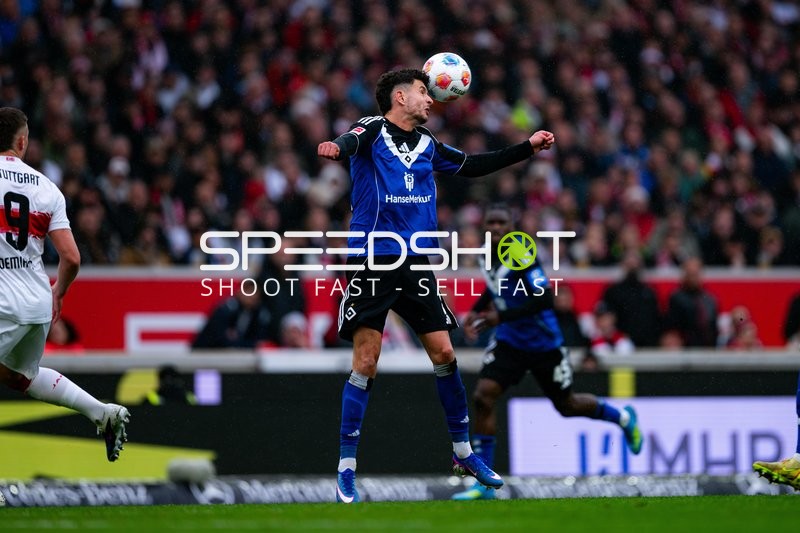 Kopfballaktion von Daniel Elfadli (8; Hamburger SV)