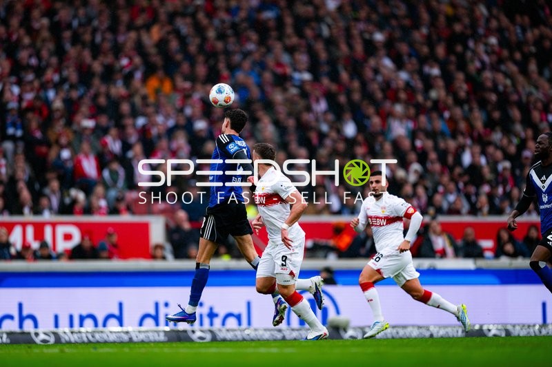 Kopfball-Duell im Spiel