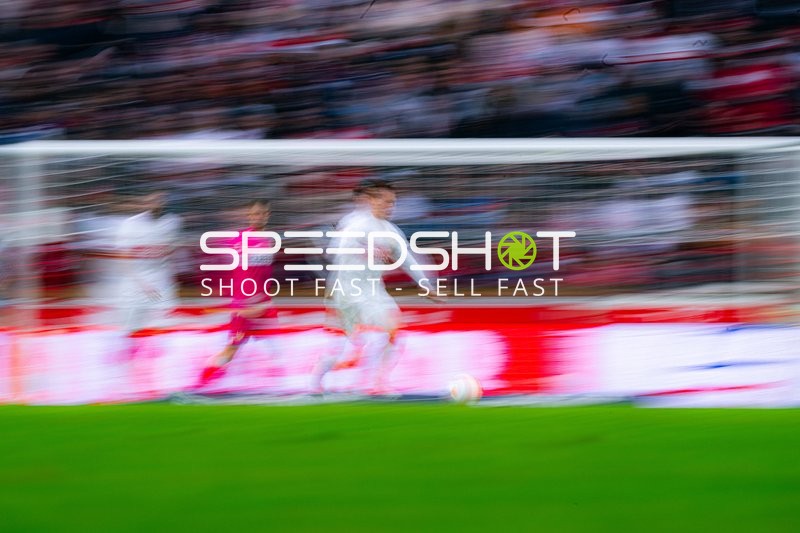Ballführung von Chris Führich (10; VfB Stuttgart)
