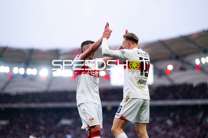Jubel von Chris Führich (10; VfB Stuttgart) und Maximilian Mittelstädt (7; VfB Stuttgart)