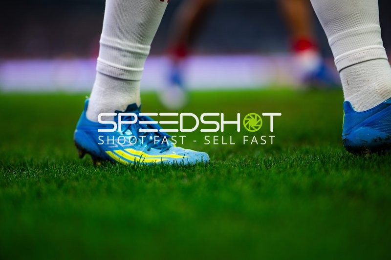 Fußballschuhe auf Rasen